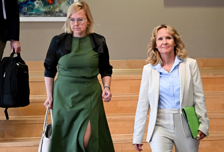 epa10145529 German Minister for the Environment, Nature Conservation, Nuclear Safety, and Consumer Protection Steffi Lemke (R) and Polish Minister of Climate and Environment Anna Moskwa arrive for a p ...