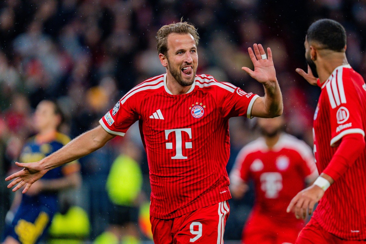 UEFA Champions League, 3. Spieltag, FC Bayern M�nchen vs. FC Arsenal London am 21.10.2026 Tor zum 2:1 durch Elfmeter durch Harry Kane Jubel mit Saibari *** UEFA Champions League, Matchday 3, FC Bayern ...