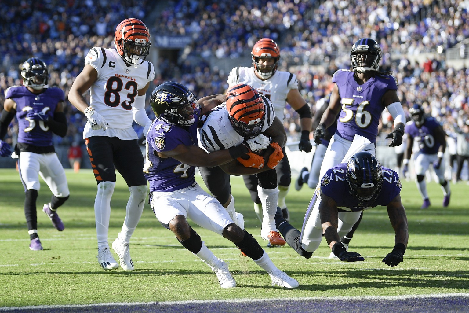 Cincinnati Bengals running back Joe Mixon, center right, runs for a touchdown as Baltimore Ravens cornerback Marlon Humphrey, center left, tries to bring him down during the second half of an NFL foot ...