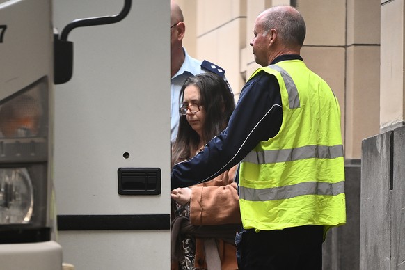 epa12361490 Erin Patterson (C) leaves the Supreme Court of Victoria in Melbourne, Victoria, Australia, 08 September 2025. Patterson, 50, was sentenced to life in prison with a non-parole period of 33  ...