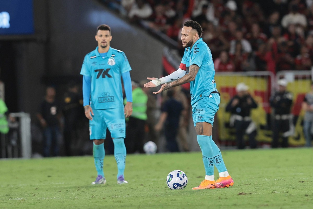 Match between Flamengo and Santos for the 2025 Brazilian Championship. Rio de Janeiro RJ, 09/11/2025 - Football/Flamengo vs Santos - Player Neymar during the match between Flamengo and Santos, valid f ...