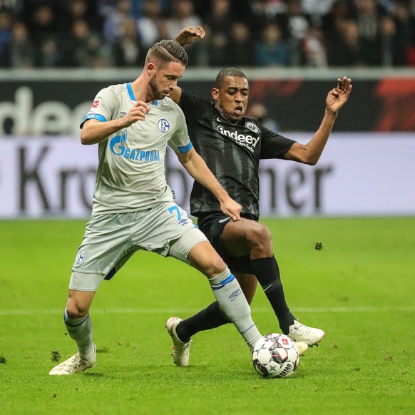 epa07159432 Frankfurt&#039;s Gelson Fernandes (R) in action against Schalke&#039;s Mark Uth during the German Bundesliga soccer match between Eintracht Frankfurt and FC Schalke 04 in Frankfurt Main, G ...