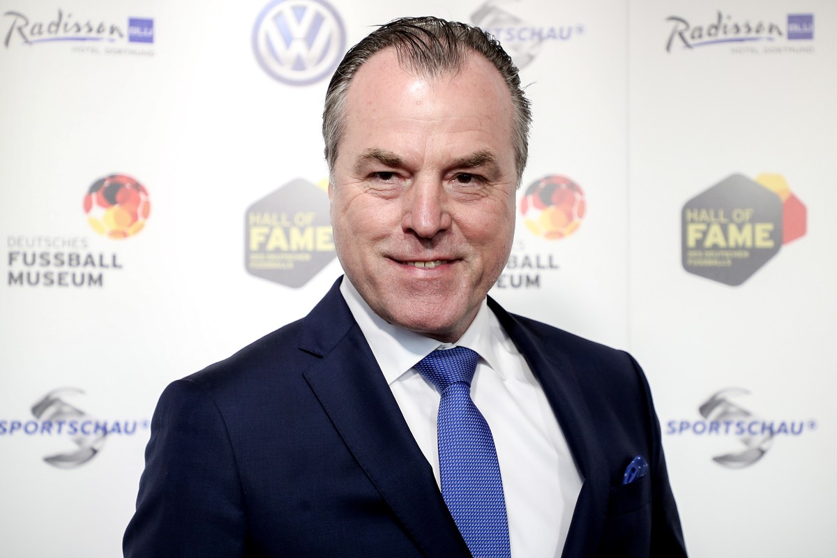 epa07478758 Schalke's chairman of the board Clemens Toennies arrives for the opening gala of the 'Hall Of Fame' of German football in Dortmund, Germany, 01 April 2019. The Hall Of Fame  ...