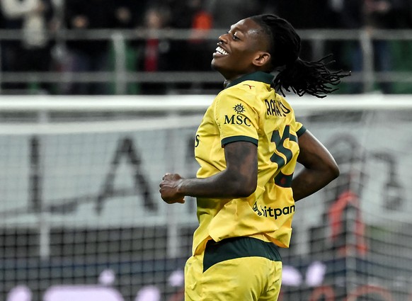 epa12465759 Milan&#039;s Rafael Leao celebrates after scoring the 1-1 equalizer during the Italian Serie A soccer match between Milan and Fiorentina at Giuseppe Meazza stadium in Milan, Italy, 19 Octo ...