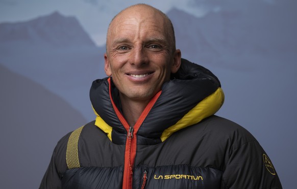 Extrembergsteiger Karl Egloff posiert nach einem Mediengespraech ueber sein Rekordversuch am Mount Everest, aufgenommen am Dienstag, 8. April 2025 in Zuerich. Egloff will in weniger als 24 Stunden ohn ...