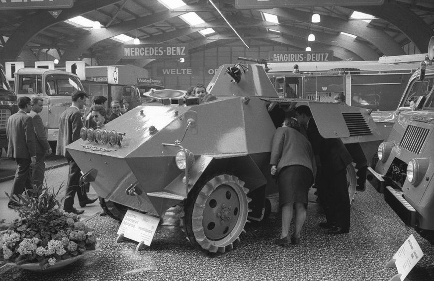 Mowag-Prototyp, ein gepanzertes Aufklärungs- und Polizeifahrzeug, 1964.