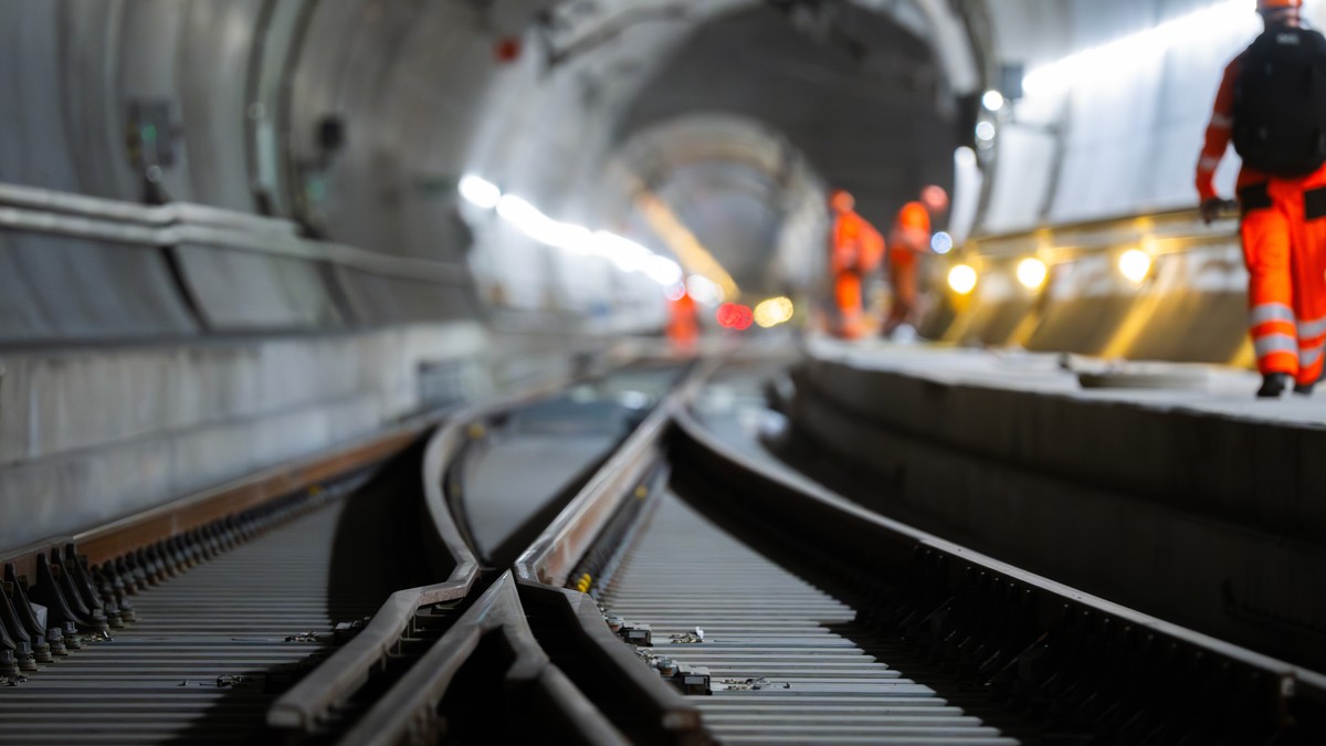Zu-starke-Belastung-SBB-m-ssen-Schienen-im-Gotthard-Basistunnel-fr-her-ersetzen