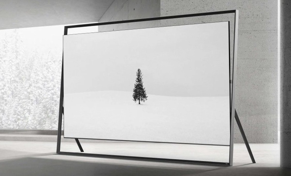 Das schwenkbare Display des neuen Micro-RGB-Fernsehers von Samsung befindet sich in einem riesigen Rahmen. (Quelle: Samsung)