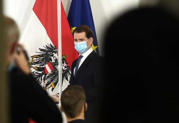 epa08820090 Austrian Chancellor Sebastian Kurz (C) attends a press conference at the Austrian Chancellery in Vienna, Austria, 14 November 2020. The Austrian government announces to tighten and extend  ...