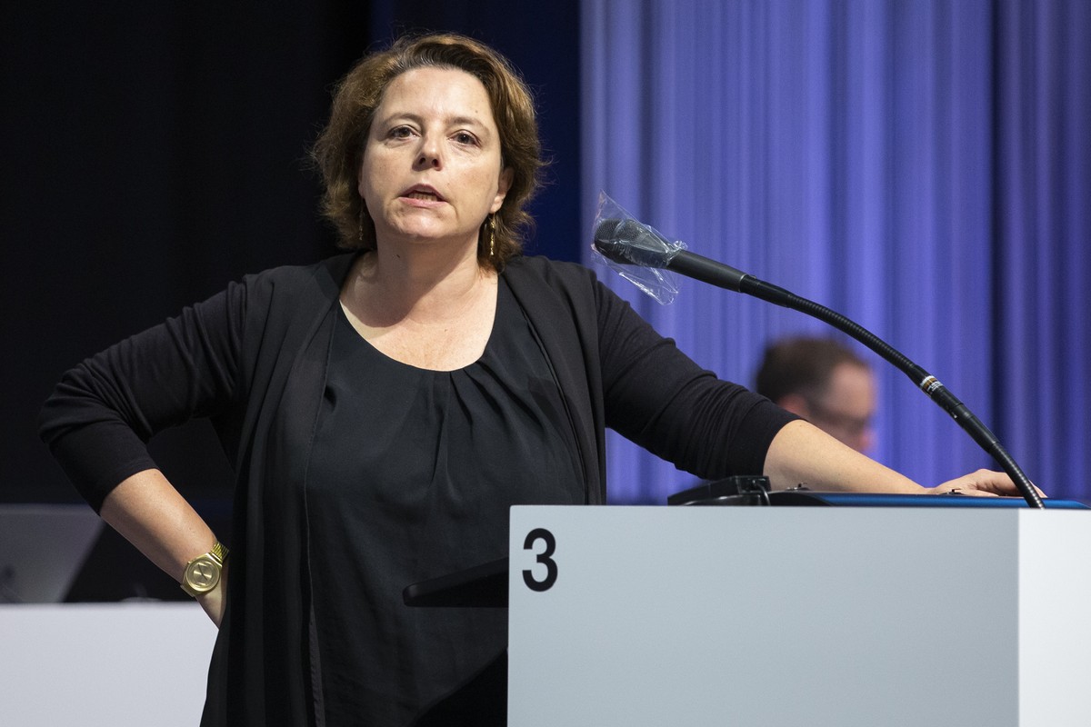 Ada Marra, SP-VD, spricht waehrend der Debatte um das Verhuellungsverbot, waehrend der Sommersession der Eidgenoessischen Raete, am Mittwoch, 17. Juni 2020 im Nationalrat in einer Ausstellungshalle vo ...