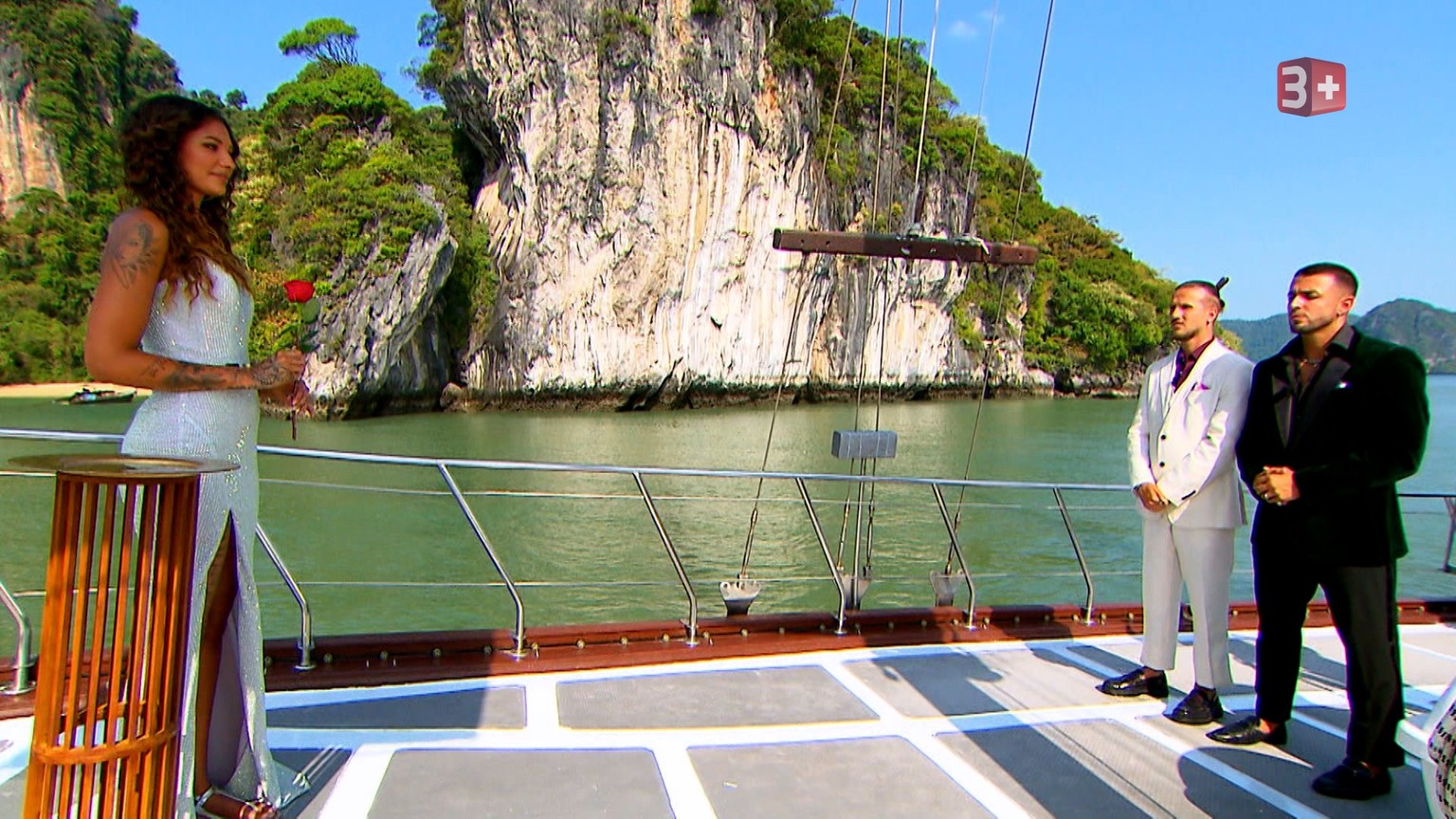 Finale Bachelorette: Yara mit Suajb und Eric auf dem Schiff.