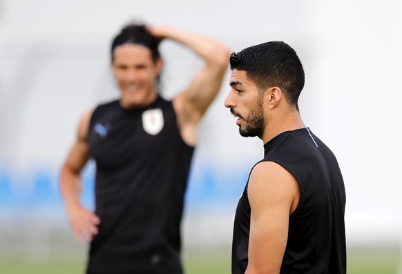 epa06850472 Uruguay players Luis Suarez (R) and Edinson Cavani (L) attend a training session in Sochi, Russia, 29 June 2018. Uruguay will face Portugal in their FIFA World Cup 2018 round of 16 soccer  ...