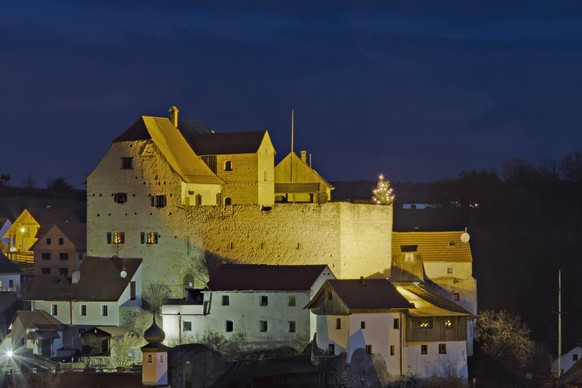 Germany, Bavaria, View of Wolfsegg Castle at night PUBLICATIONxINxGERxSUIxAUTxHUNxONLY HNF000020

Germany Bavaria View of Wolfsegg Castle AT Night PUBLICATIONxINxGERxSUIxAUTxHUNxONLY HNF000020