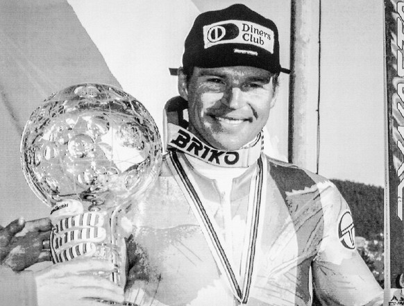 Marc Girardelli shows his World Cup overall cristal globe, March 27, 1993, in Are, Sweden. (KEYSTONE/AP Photo/Stefano Rellandini)