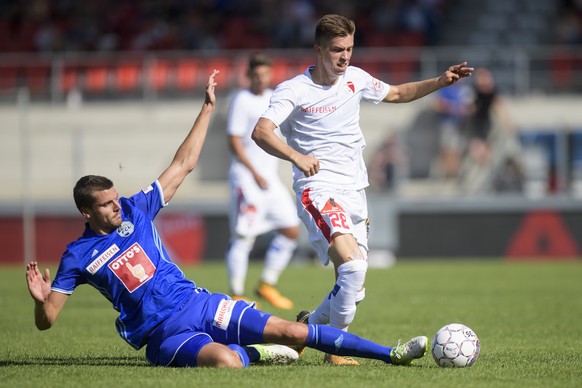 Le joueur lucernois Pascal Schuerpf, gauche, lutte pour le ballon avec le joueur valaisan Nikola Milosavljevic, droite, lors de la rencontre de football de Super League entre le FC Sion et le FC Luzer ...