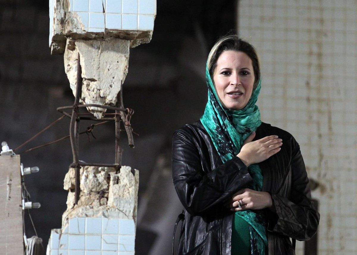 Aisha Gaddafi bei einer Rede in einer befestigten Kaserne in Tripolis, April 2011.