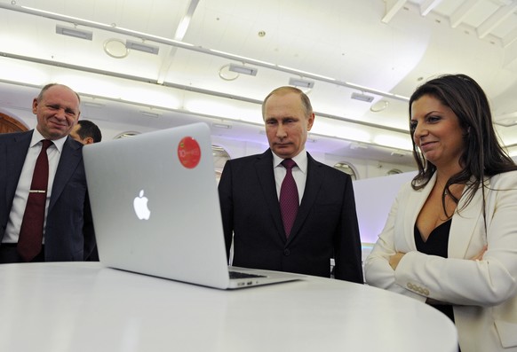 Putin beim Besuch der Redaktion des Propaganda-Senders «Russia Today».
