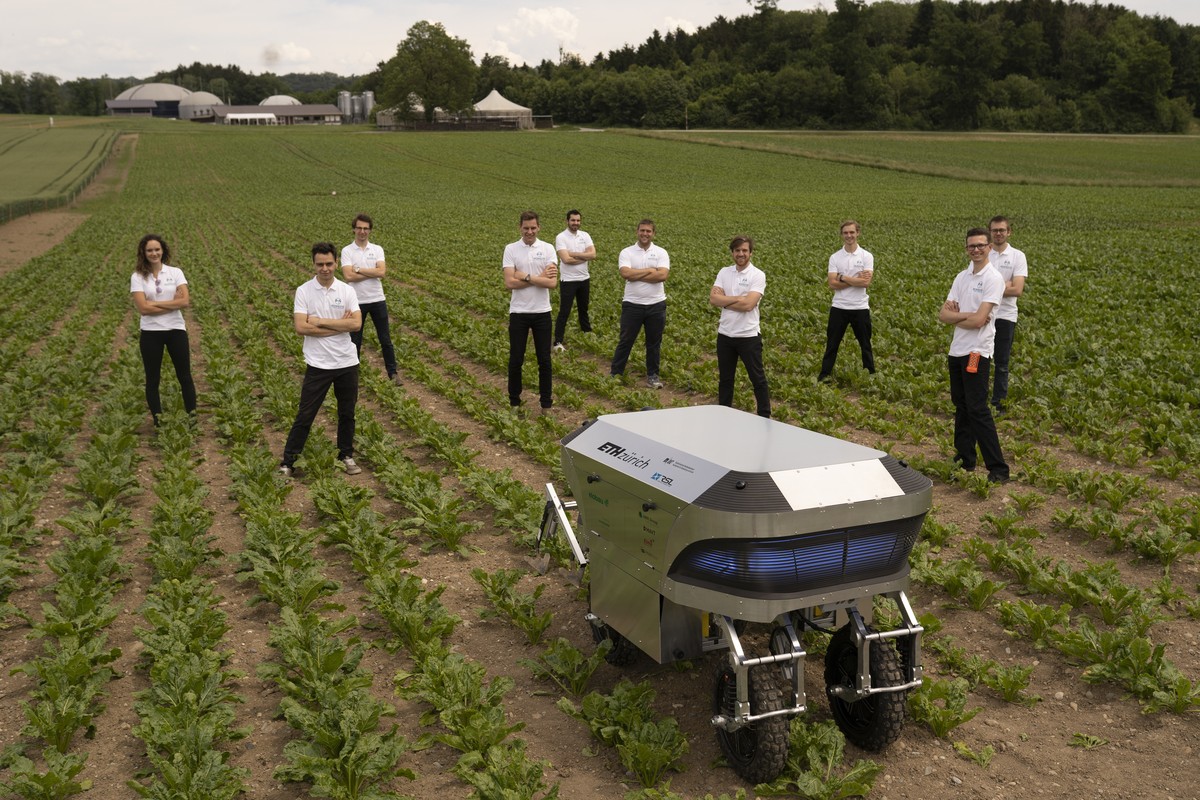 Das Beratungsunternehmen AWK Group unterstuetzt das Projekt 'Rowesys' - Robotic Weeding System - der ETH Zuerich als Goldsponsor und mit seiner Technologieexpertise. Zehn motivierte ETH-Stud ...