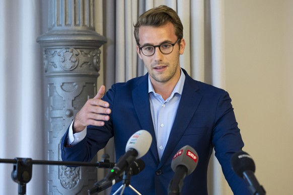 Andri Silberschmidt, FDP-ZH, spricht bei der Bekanntgabe der Kandidatur von Staenderat Thierry Burkart (nicht im Bild) fuer das Praesidium der FDP Schweiz, am Montag, 16. August 2021 in Bern. (KEYSTON ...