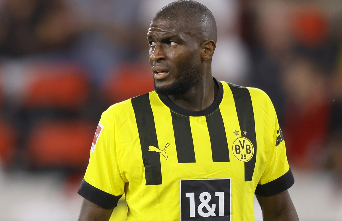 epa10117907 Dortmund's Anthony Modeste reacts during the German Bundesliga soccer match between SC Freiburg and Borussia Dortmund in Freiburg, Germany, 12 August 2022. EPA/RONALD WITTEK CONDITION ...