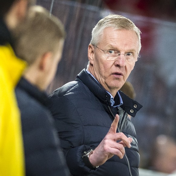 L&#039;entraineur bernois Kari Jalonen, lors de la rencontre du championnat suisse de hockey sur glace de National League entre le Lausanne Hockey Club, LHC, et le SC Bern ce dimanche 18 novembre 2018 ...