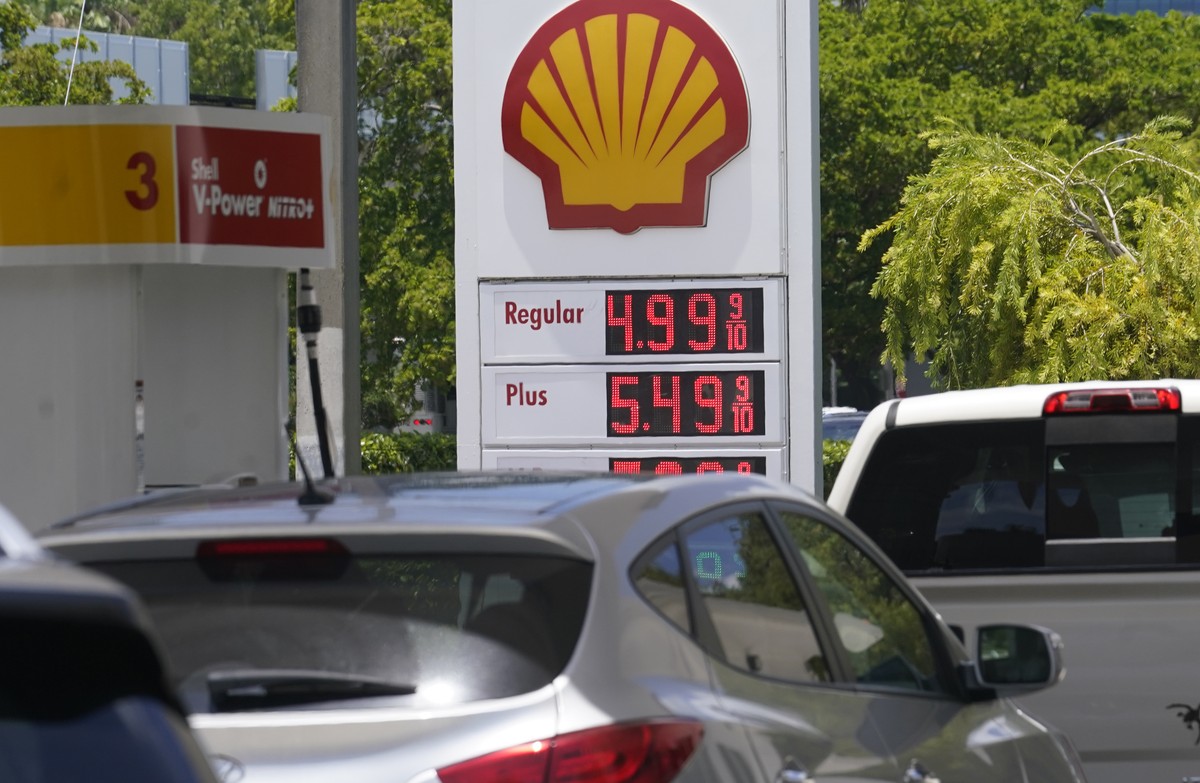 FILES - Cars line up at a Shell gas station June 17, 2022, in Miami. President Joe Biden on June 22 will call on Congress to suspend the federal gasoline and diesel taxes for three months. It's a ...