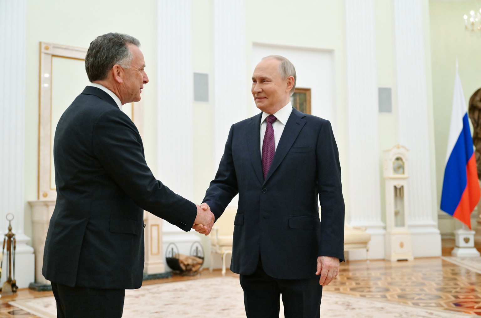 epa12054035 Russian President Vladimir Putin (R) shakes hands with US President Special Envoy Steve Witkoff (L) before a meeting at the Kremlin in Moscow, Russia, 25 April 2025. EPA/KRISTINA KORMILITS ...