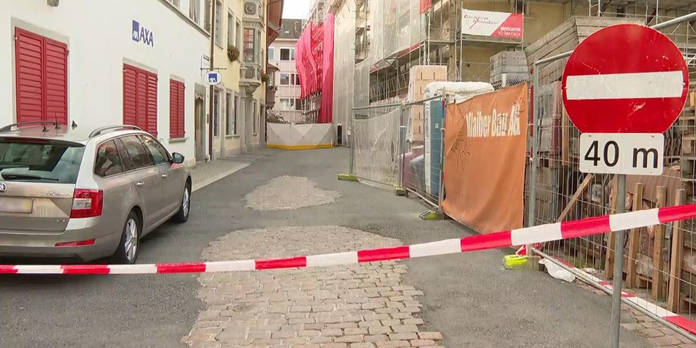 Am frühen Morgen geraten in der Stadt Schaffhausen offenbar mehrere Männer aneinander. Bei der Messerstecherei kommt ein Mann ums Leben, zwei weitere werden verletzt.