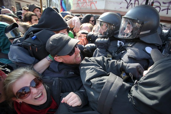 epa04667543 Protesters and police clash during a demonstration on the occasion of the opening of the new headquarters of the European Central Bank (ECB) in Frankfurt, Germany, 18 March 2015. German au ...