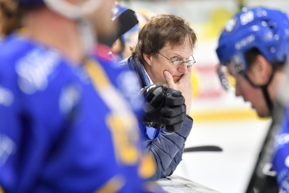 Davos Cheftrainer Arno Del Curto, beim Eishockey-Qualifikationsspiel der National League A zwischen dem HC Davos und dem Geneve-Servette HC, am Samstag, 28. Januar 2017, in der Vaillant Arena in Davos ...