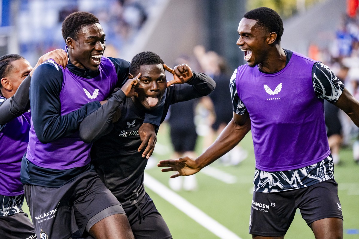 Joie des zurichois apres le but du 2:3 marque par Umeh Emmanuel (FCZ) lors de la rencontre de football du championnat de Super League entre le FC Lausanne-Sport, LS, et le FC Zuerich, FCZ, le samedi 2 ...