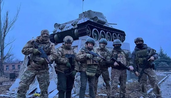 Prigozhin in Bakhmut?  The mercenary boss stages himself and his battles in a photo that he distributed in the front section.  His units are considered particularly vicious.