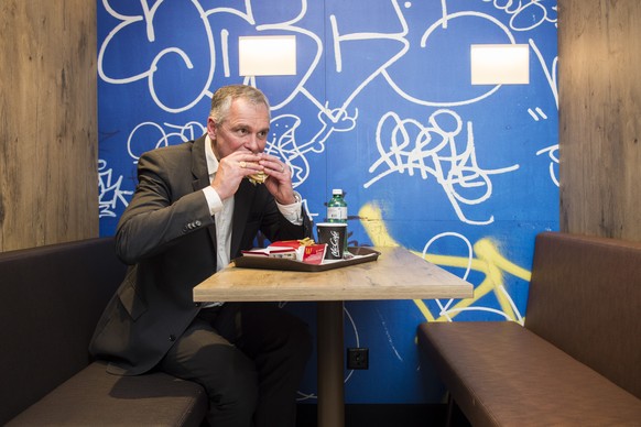 Harold Hunziker, Managing Director, posiert in der McDonald&#039;s Filiale an der Loewenstrasse, aufgenommen am Dienstag, 22. Maerz 2016 in Zuerich. Der Umsatz des Fast-Food-Unternehmens McDonald&#039 ...