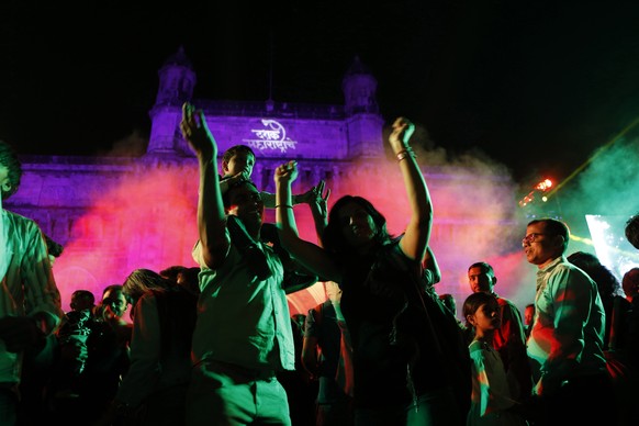 People celebrates New Year&#039;s Eve in front of the iconic Gateway of India in Mumbai, India, Tuesday, Dec 31, 2019. (AP Photo/Rajanish Kakade)