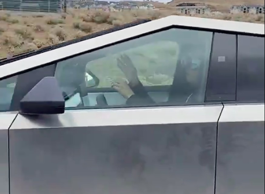 Zahlreiche Tesla-Fahrer mit Apple-Brille am Steuer – US-Verkehrsminister warnt