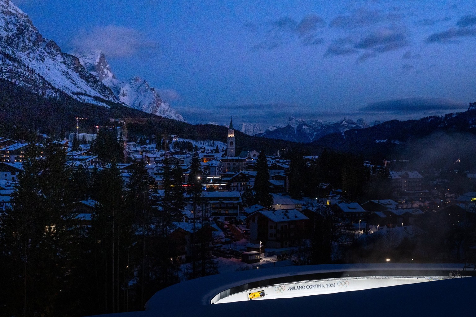 NOLTE Laura, LEVI Deborah Deutschland vor Ortsblick / Bergpanorama in der Zielkurve, ITA, Olympische Spiele Milano Cortina 2026, Olympia, Zweierbob Frauen, 1. und 2. Lauf, 20.02.2026 ITA, Olympische S ...