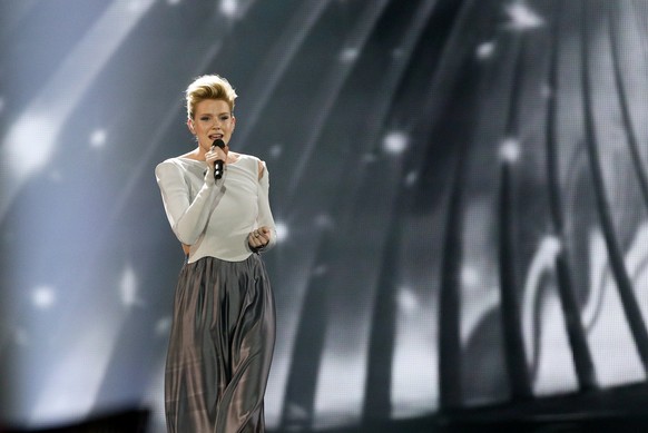 epa05962371 Levina from Germany performs during the Grand Final of the 62nd annual Eurovision Song Contest (ESC) at the International Exhibition Centre in Kiev, Ukraine, 13 May 2017. EPA/SERGEY DOLZHE ...