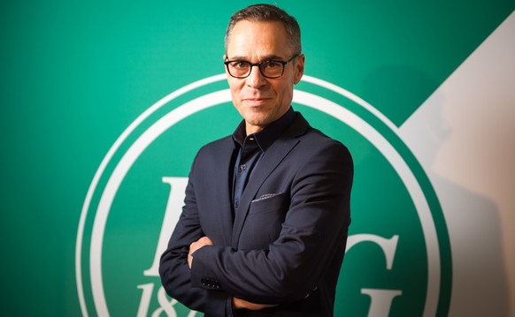 Matthias Hueppi, neuer Verwaltungsratspraesident des FC St. Gallen, posiert im Anschluss an eine Medienorientierung des FC St. Gallen, am Dienstag, 12. Dezember 2017, im Kybunpark in St. Gallen. Die A ...