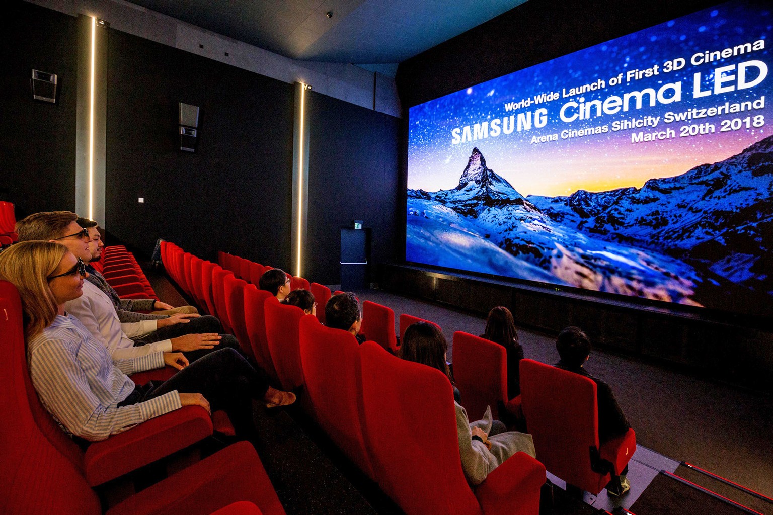 Samsung enthüllt den weltweit ersten 3D-LED-Screen in den Zürcher Arena Cinemas.