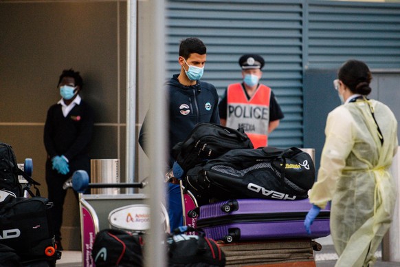 IMAGO / AAP

TENNIS AO ARRIVALS ADELAIDE, Novak Djokovic arrives at Adelaide Airport ahead of the Australian Open tennis tournament, Adelaide, Thursday, January 14, 2021. Arriving players will serve a ...