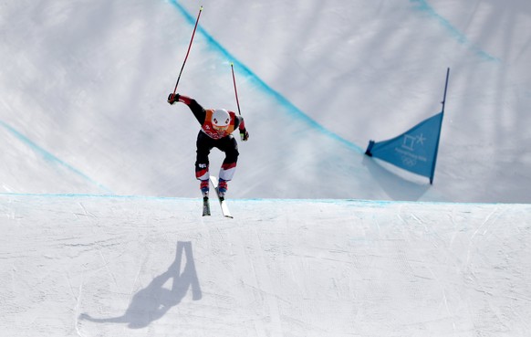 epa06548045 Armin Niederer of Switzerland in action during the men&#039;s Freestyle Skiing Ski Cross seeding run at the Bokwang Phoenix Park during the PyeongChang 2018 Olympic Games, South Korea, 21  ...