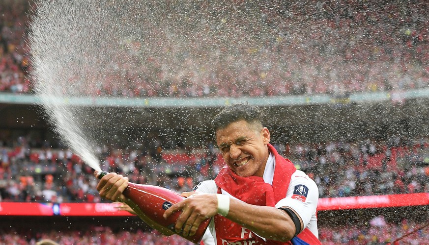 epa05994057 Arsenal&#039;s Alexis Sanchez celebrates after the English FA Cup final between Arsenal FC and Chelsea FC at Wembley in London, Britain, 27 May 2017. Arsrnal won 2-1. EPA/FACUNDO ARRIZABAL ...