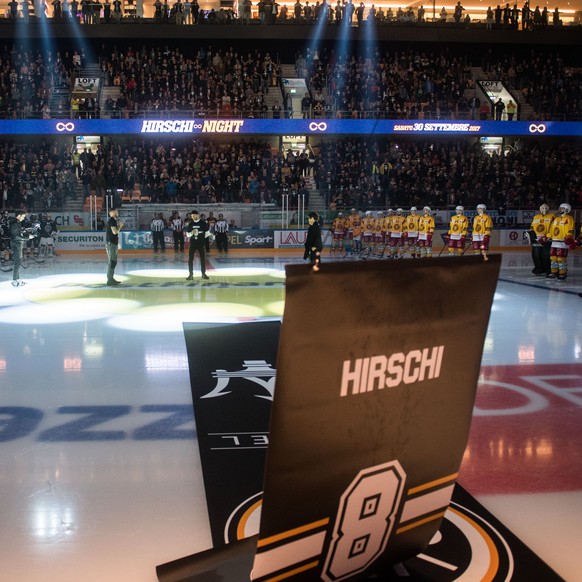 the official moment of the retreat of HC Lugano number 8 of Steve Hirschi, during the preliminary, round game of National League A (NLA, LNA) Swiss Championship 2017/18 between HC Lugano and SCL Tiger ...