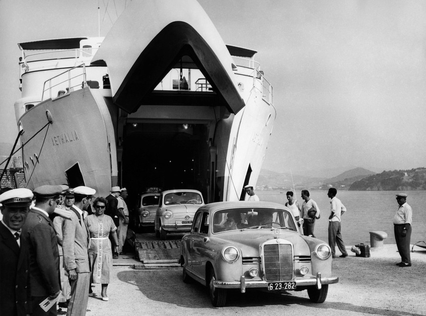 Cars landing from ferryboat. portoferraio. tuscany. Italy 1959 01 02 1959 972_45_W303183