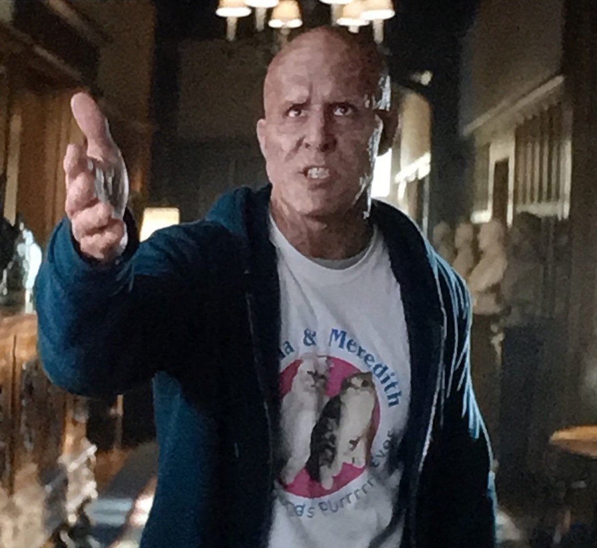 Wade (Deadpool) porte un t-shirt à l'effigie des chats de Taylor Swift