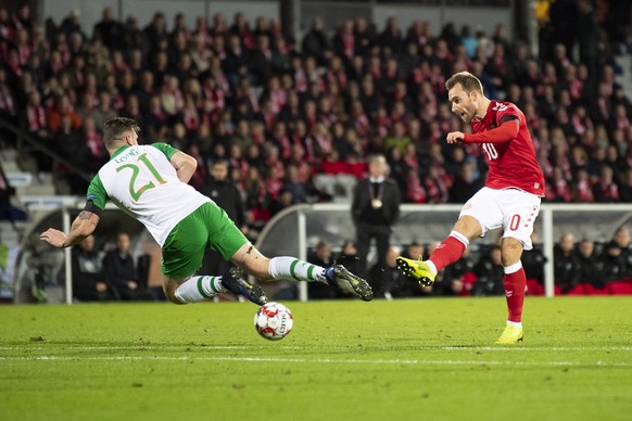 epa07178117 Denmark&#039;s Christian Eriksen (R) in action against Ireland&#039;s Kevin Long (L) during the UEFA Nations League soccer match between Denmark and Ireland in Aarhus, Denmark, 19 November ...