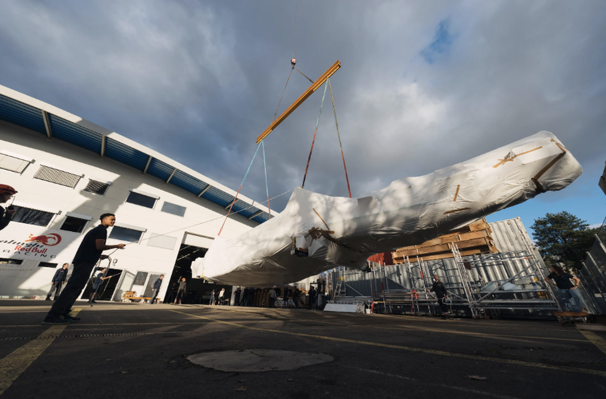 Voile: pourquoi le bateau d'Alinghi est caché sous une bâche