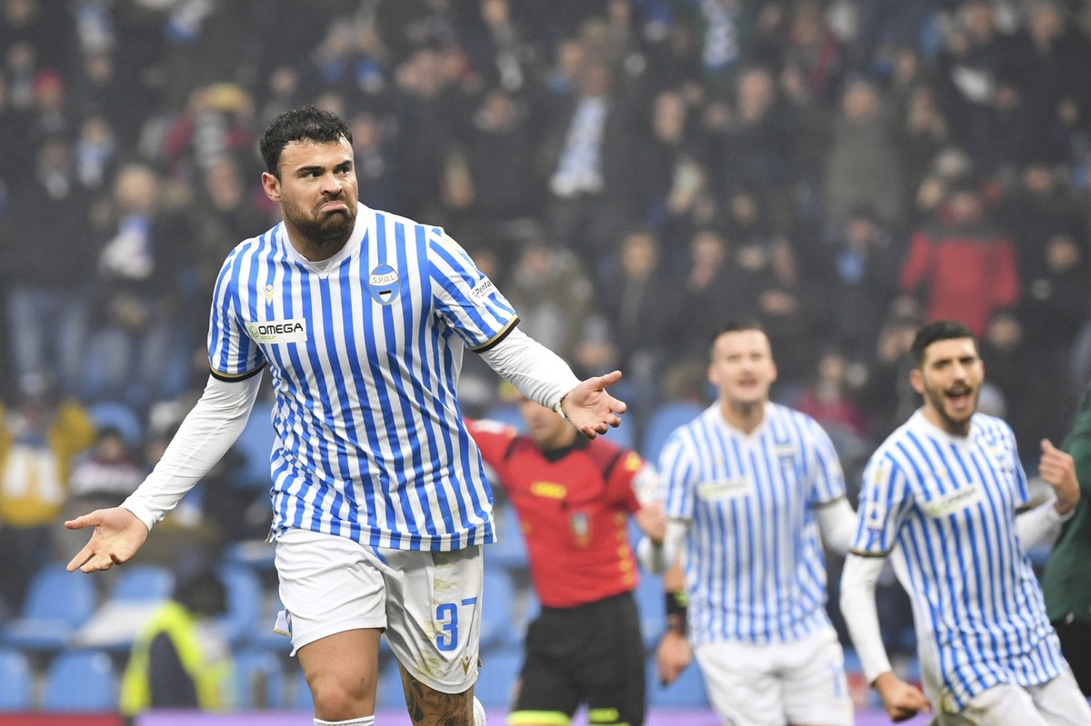Spal's Andrea Petagna celebrates after scoring his side's first goal on a penalty kick during the Italian Serie A soccer match between Spal and Bologna at the Paolo Mazza stadium in Ferrara, ...