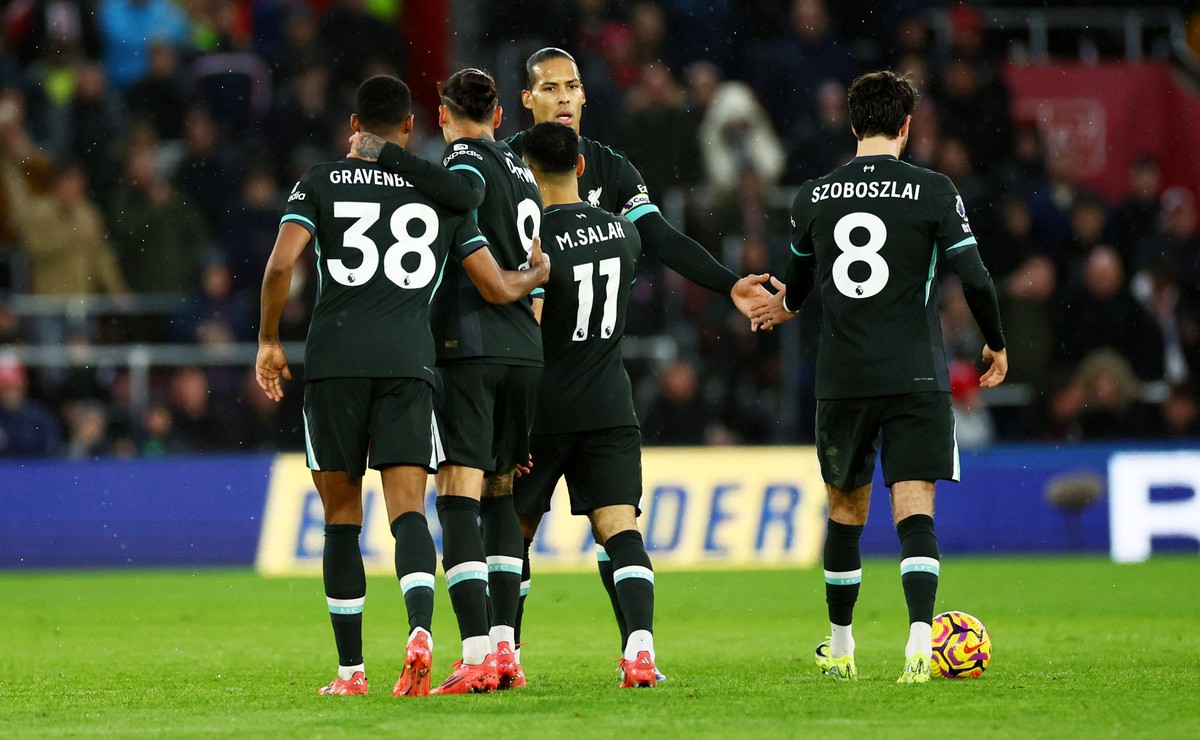 Mohamed Salah of Liverpool celebrates scoring a goal after making the score 2-2. Southampton v Liverpool, Premier League, Football, St Mary s Stadium, Southampton, UK - 24 Nov 2024 EDITORIAL USE ONLY  ...