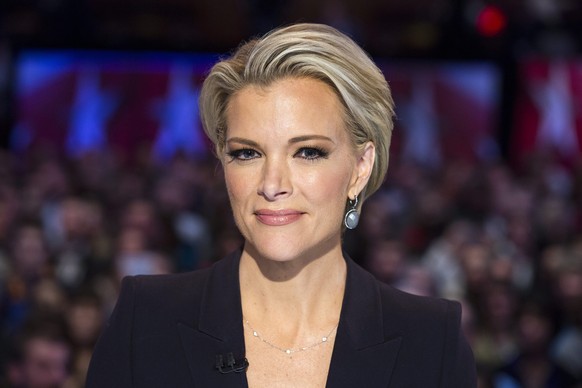 epa05696653 (FILE) - A file picture dated 28 January 2016 shows Fox News debate moderator Megyn Kelly waiting for the start of a Republican Presidential debate, sponsored by Fox News and Google, at th ...